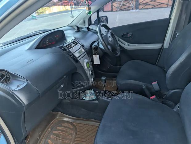 Toyota Vitz 2005 Blue