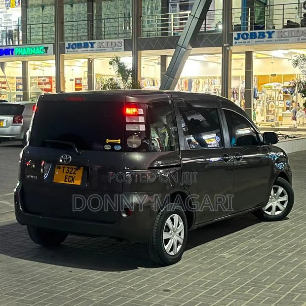 Toyota Sienta 2006 Gray
