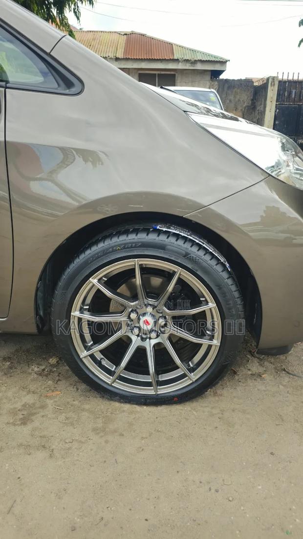 Toyota Ractis 2015 Gold