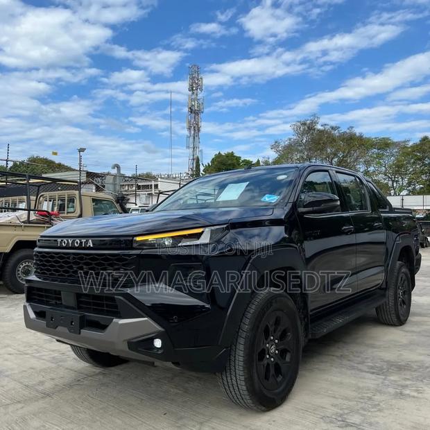 Toyota Hilux 2025 Matt Black