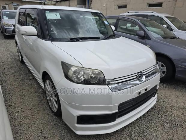 Toyota Corolla Rumion 2010 White