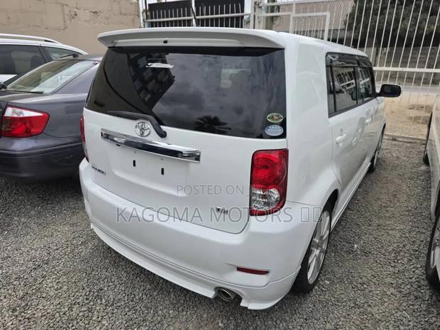 Toyota Corolla Rumion 2010 White