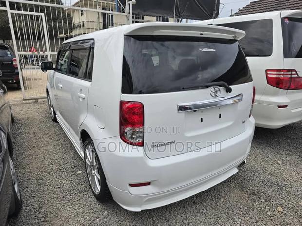 Toyota Corolla Rumion 2010 White