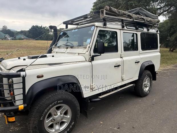 Land Rover Defender 2000 White