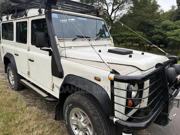 Land Rover Defender 2000 White