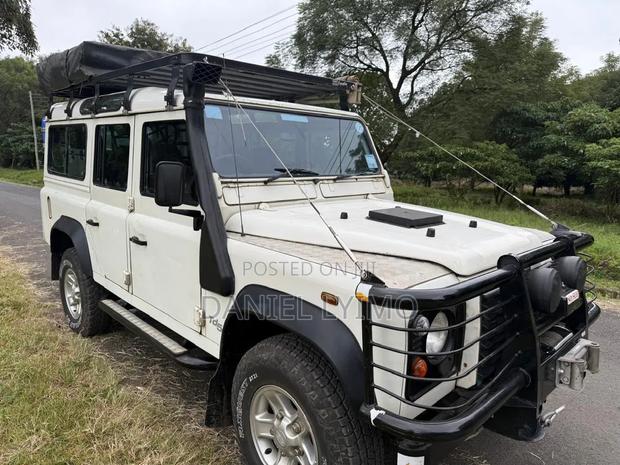Land Rover Defender 2000 White