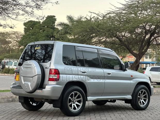Mitsubishi Pajero 2002 Silver