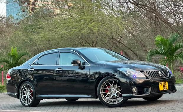 Toyota Crown 2011 Black