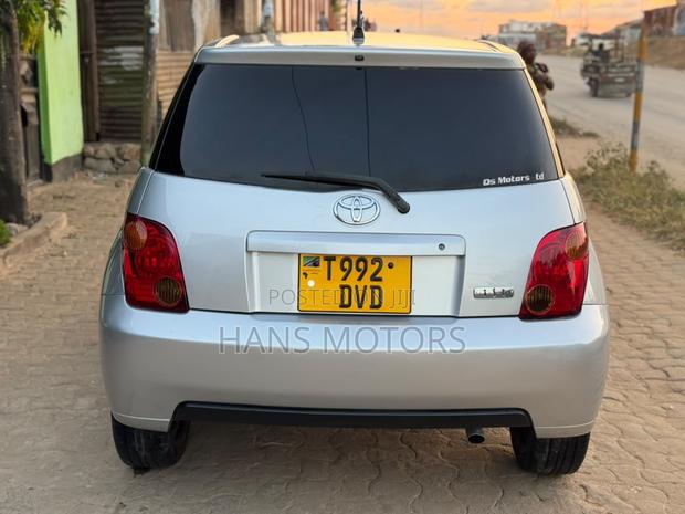 Toyota IST 2004 Silver