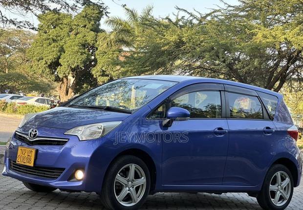 Toyota Ractis 2010 Blue