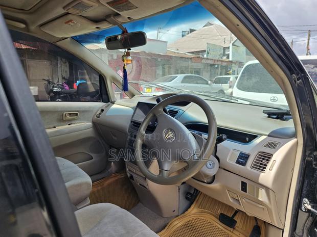 Toyota Nadia 2003 Black
