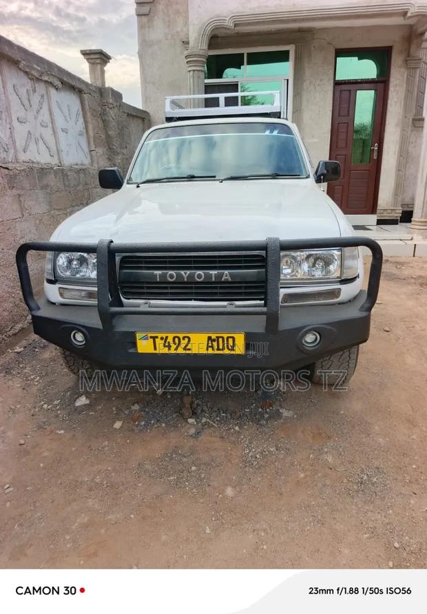 Toyota Land Cruiser 1998 White