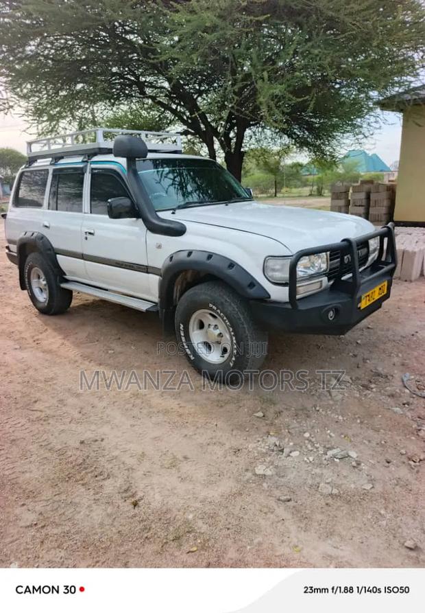 Toyota Land Cruiser 1998 White
