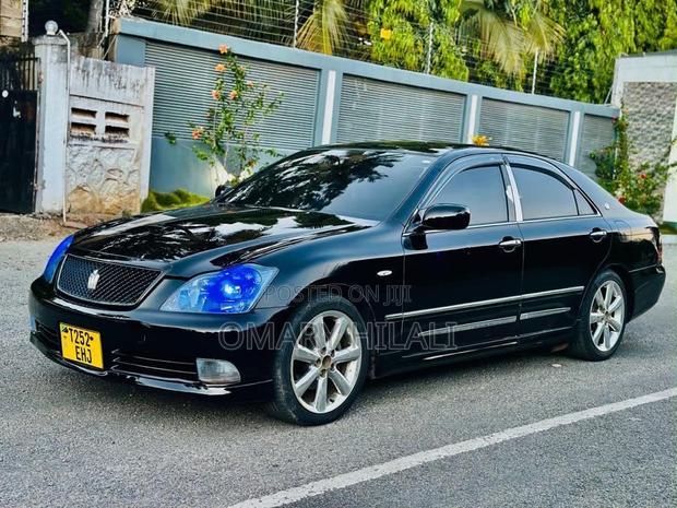 Toyota Crown Royale 2005 Black
