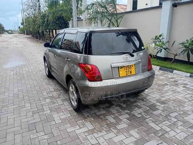 Toyota IST 2005 Gray