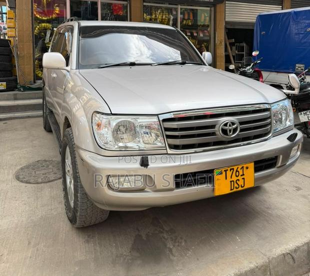 Toyota Land Cruiser 2004 Silver