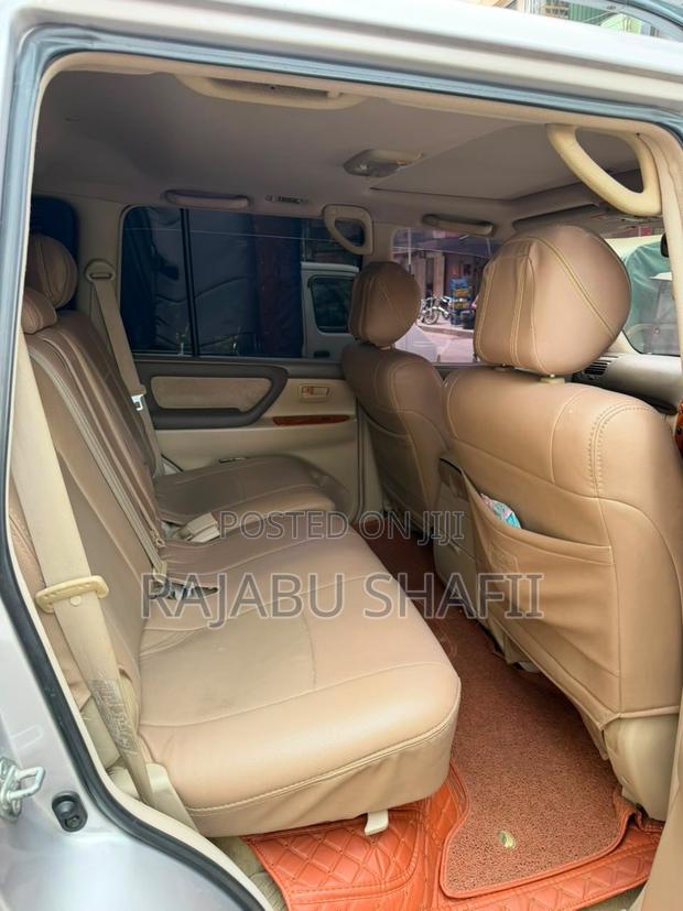 Toyota Land Cruiser 2004 Silver