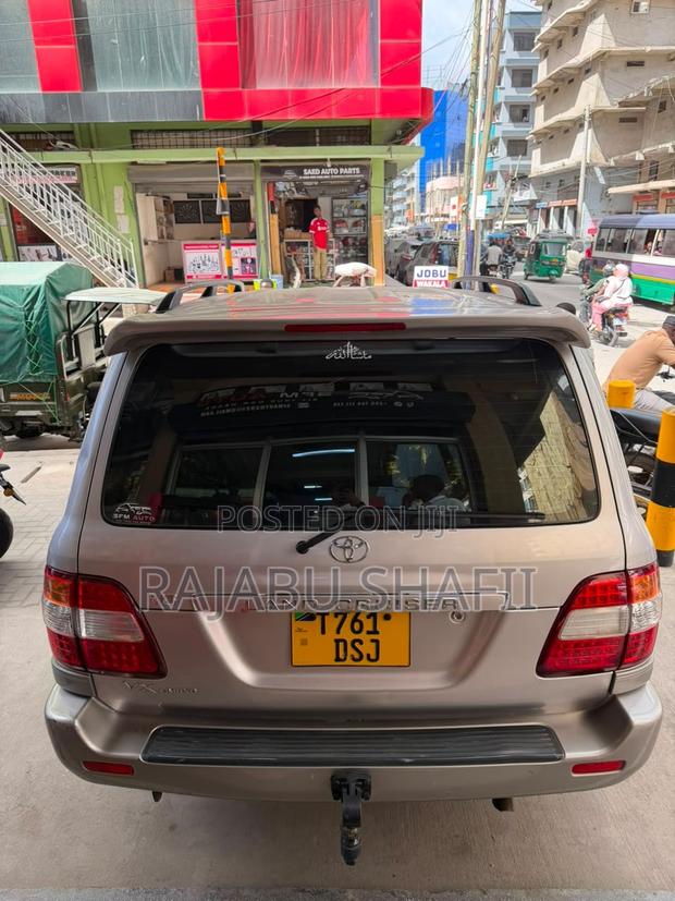 Toyota Land Cruiser 2004 Silver