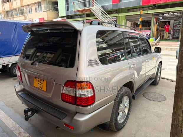 Toyota Land Cruiser 2004 Silver