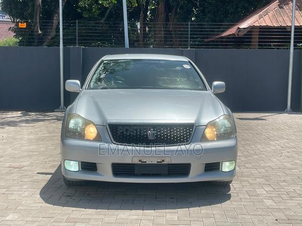 Toyota Crown 2004 Silver