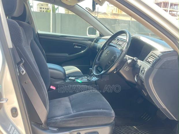 Toyota Crown 2004 Silver