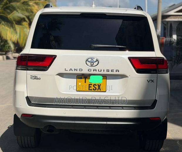 Toyota Land Cruiser 2024 White