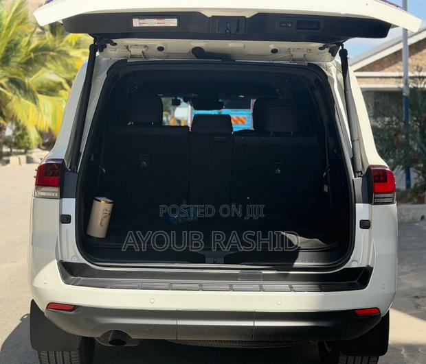 Toyota Land Cruiser 2024 White