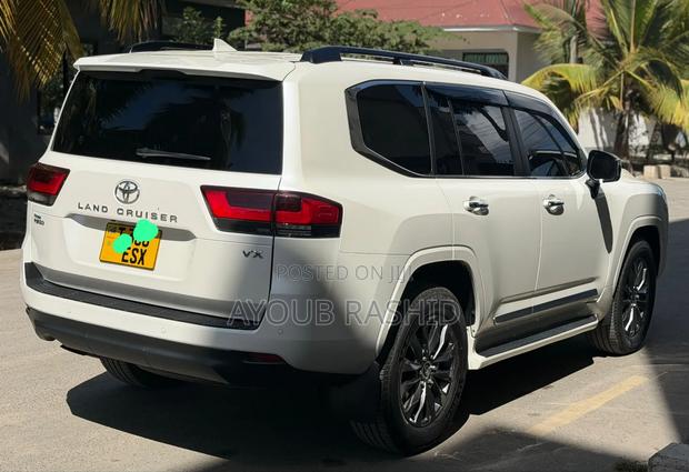 Toyota Land Cruiser 2024 White