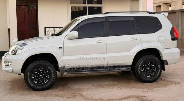 Toyota Land Cruiser Prado 2005 White