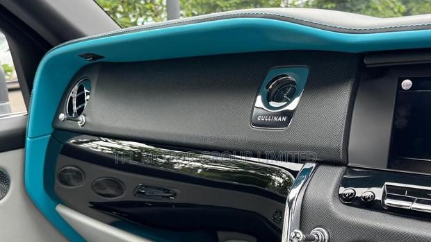 Rolls-Royce Cullinan Base 2019 Silver
