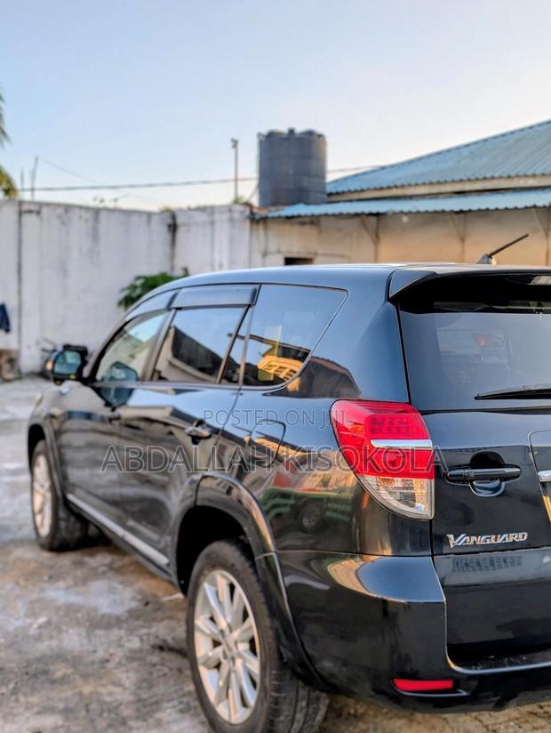 Toyota Vanguard 2012 Black