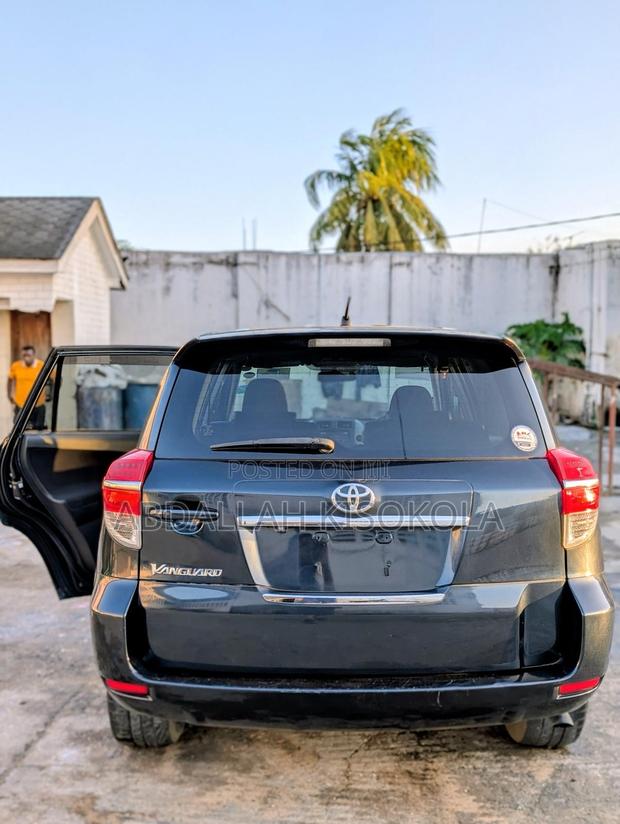 Toyota Vanguard 2012 Black