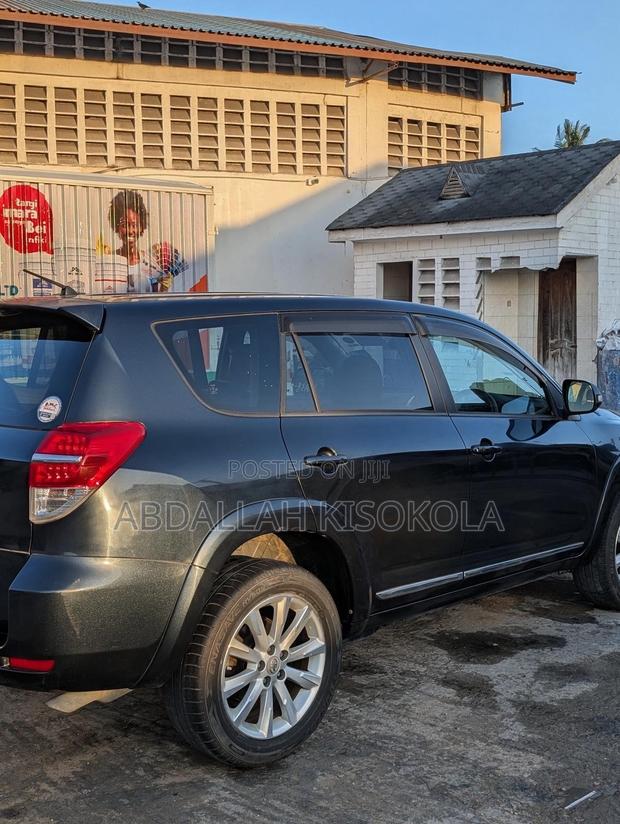 Toyota Vanguard 2012 Black