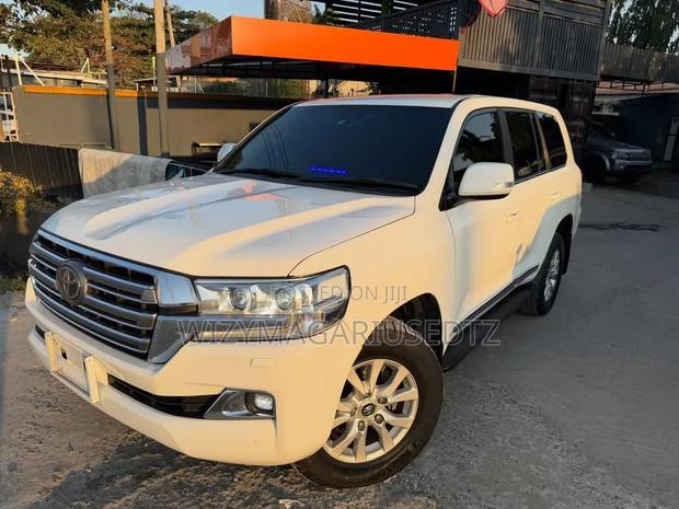 Toyota Land Cruiser 2016 White