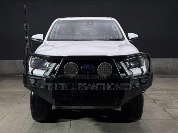Toyota Hilux 2023 White