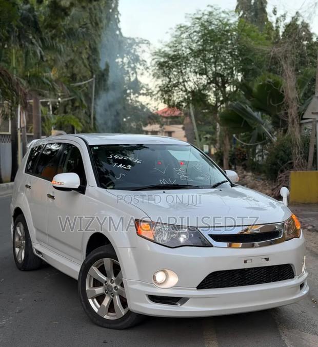 Mitsubishi Outlander 2010 White