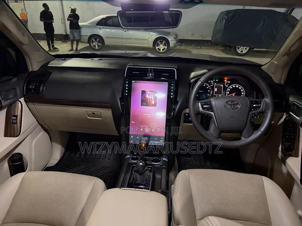 Toyota Land Cruiser Prado 2023 Gray