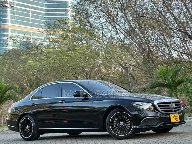 Mercedes-Benz E400 2016 Black