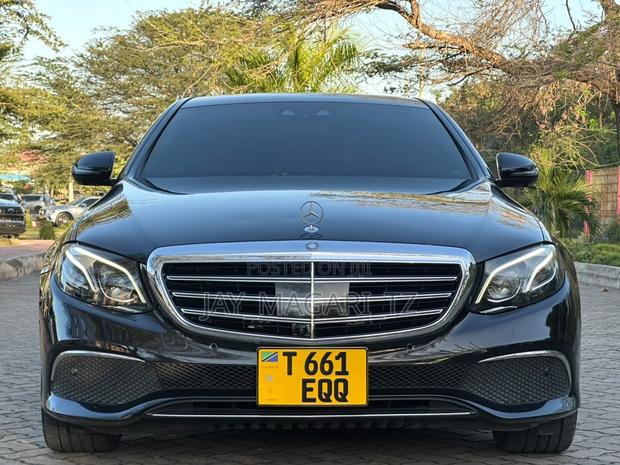 Mercedes-Benz E400 2016 Black