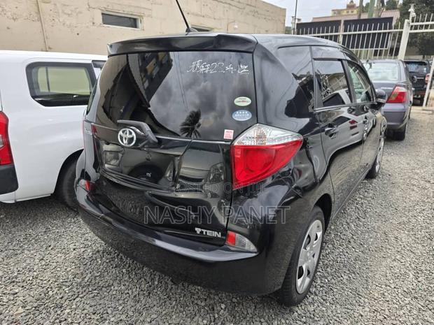 Toyota Ractis 2011 Black
