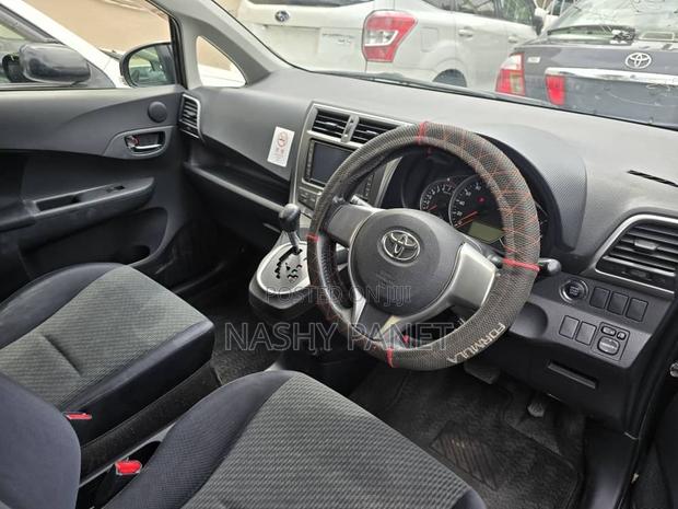 Toyota Ractis 2011 Black