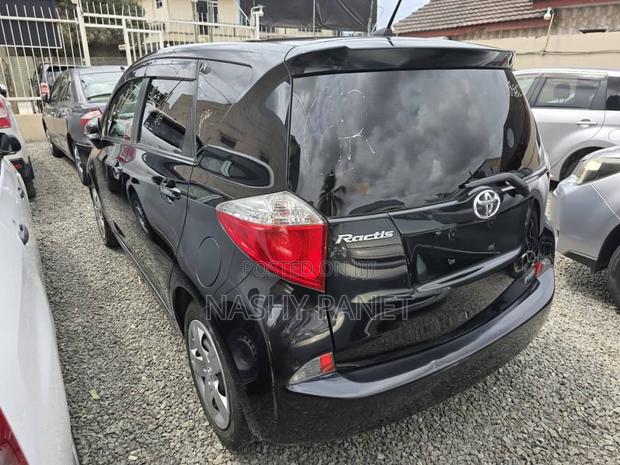 Toyota Ractis 2011 Black