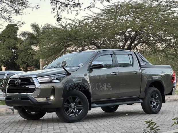 Toyota Hilux 2023 Gray