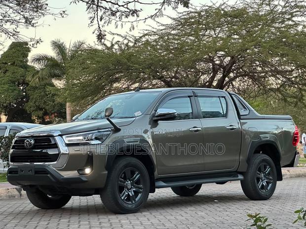 Toyota Hilux 2023 Beige