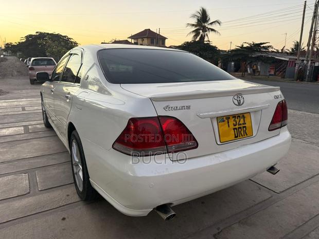Toyota Crown 2006 White