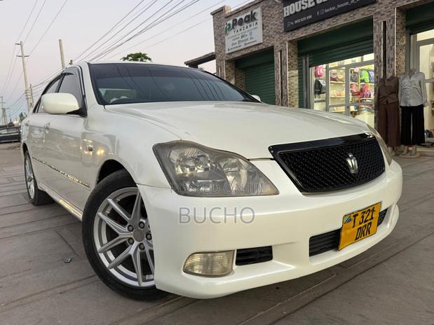 Toyota Crown 2006 White