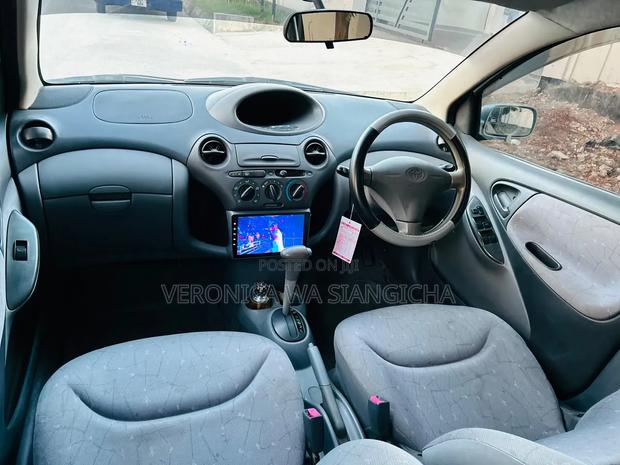 Toyota Vitz 2002 Silver