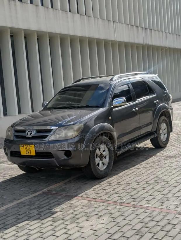 Toyota Fortuner 2006 Gray