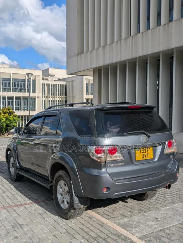 Toyota Fortuner 2006 Gray