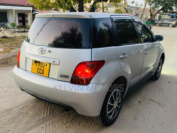 Toyota IST 2004 Silver
